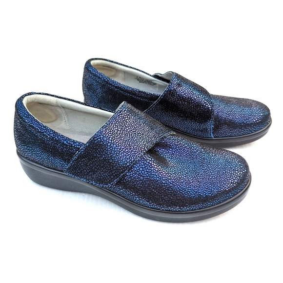 ALEGRIA Lauren Lau-302 iridescent slip-on strap nursing clogs